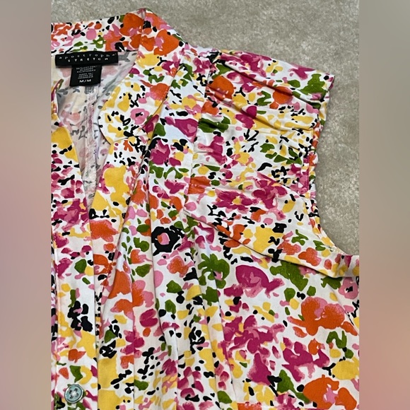 Apostrophe Stretch Sleeveless Floral Blouse - Button Up - Ruffled Arm Holes - Picture 4 of 10